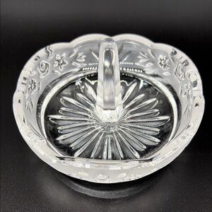 Crystal ring holder